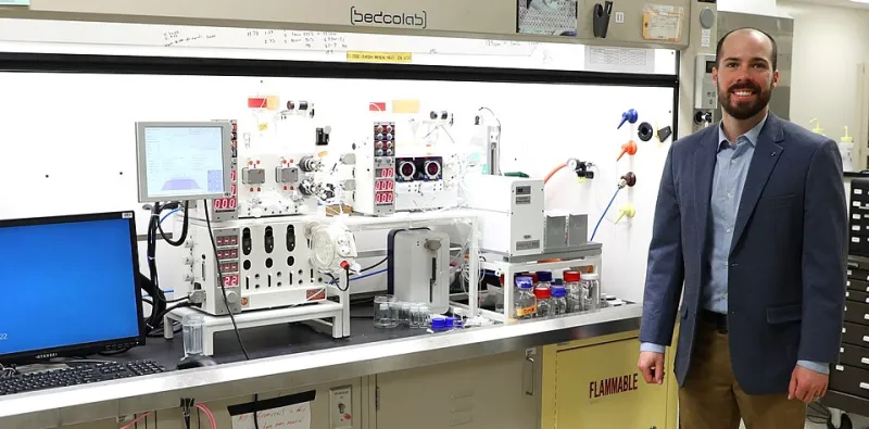When Luck Becomes a Liability: The Hidden Cost of Informal Collaboration in Chemistry